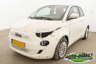 krockskadad bil auto Fiat 500 Elek 24KWH 10.336 km 2023/3