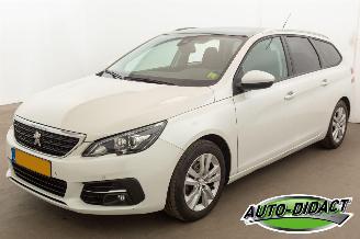 Unfallwagen Peugeot 308 1.2 PureTech Clima Navi Pano Camera Blue Lease Executive 2019/10