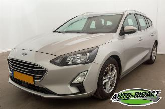 uszkodzony samochody osobowe Ford Focus 1.0 EcoBoost Hybrid Clima Navi Camera Trend Edition Business 2021/11
