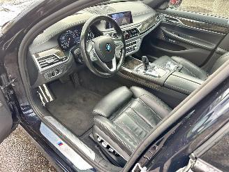 BMW 7-serie 730d xDrive 265pk aut + f1 High Exe M-Ed - nap - schuifdak - hud - softclose - 360 cam - harman/kardon - luchtvering picture 24