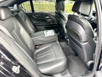 BMW 7-serie 730d xDrive 265pk aut + f1 High Exe M-Ed - nap - schuifdak - hud - softclose - 360 cam - harman/kardon - luchtvering picture 20