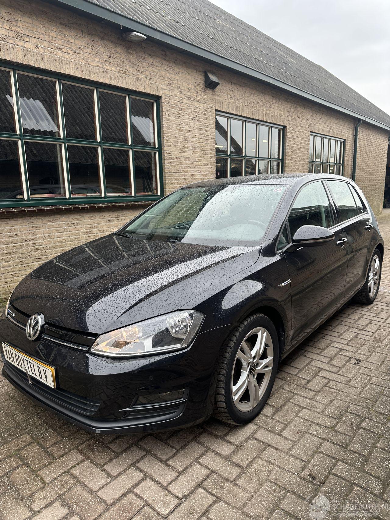 Volkswagen Golf Volkswagen Golf 1.0 TSI Connected Series