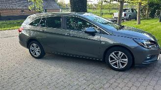 Voiture accidenté Opel Astra SPORTS TOURER 1.4 Online Edition 2018/6