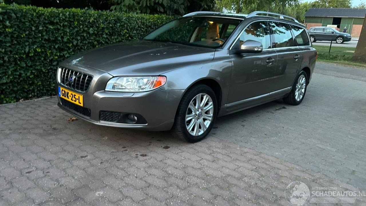 Volvo V-70 2.0