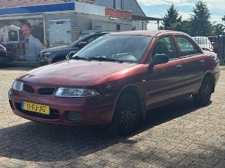 uszkodzony samochody osobowe Mitsubishi Carisma 1.6 GL ROYAL CLASS ( INRUIL VERKREGEN! ) 2000/3