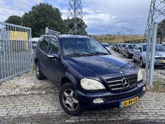 Damaged car Mercedes M-klasse grijs kenteken! 2003/9