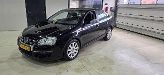 Voiture accidenté Volkswagen Jetta 1.6 Trendline 2006/1