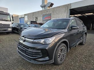 Vaurioauto  passenger cars Volkswagen Tiguan 2.0 TDI DSG Virtual Head-Up IQ-Light 360view Navi Stuurverw. Stoelverw. Acc Trekhaak 110KW/150PK 2025/7