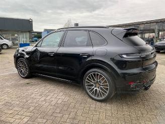 Schadeauto Porsche Cayenne Turbo E-Hybrid  *HEAD-UP - PANO - KAM* 2025/3