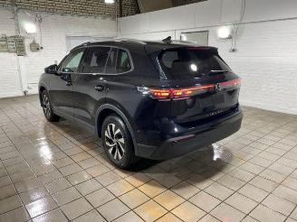 Schadeauto Volkswagen Tiguan 1.5 eTSI DSG Life KAM/NAVI 2024/5