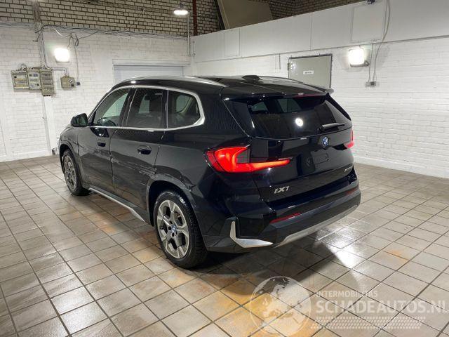BMW iX1 xDrive30 X Line PANO/HUD/AHK/360/H&K/NAVI