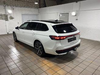 Volkswagen Passat Variant 2.0 TDI DSG R-Line PANO/AHK/KAM picture 1