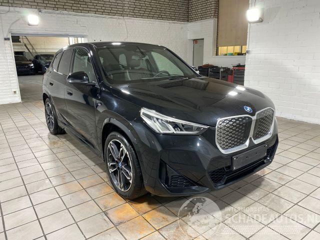 BMW iX1 eDrive20 M Sport AHK/KAM/NAVI