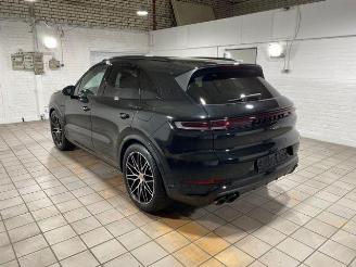 Schadeauto Porsche Cayenne E-Hybrid Black Edition PANO/CHRONO/BOSE 2025/10