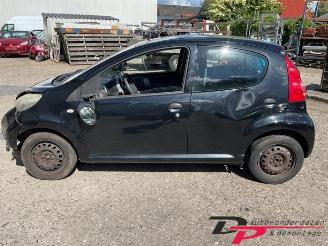 Peugeot 107 107, Hatchback, 2005 / 2014 1.0 12V picture 3