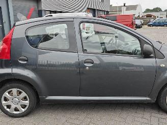 Peugeot 107  picture 10
