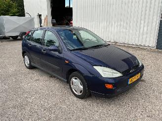 krockskadad bil auto Ford Focus Automaat 2000/7