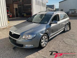 Coche siniestrado Skoda Superb Superb Combi (3TAC/TAF), Combi, 2009 / 2015 1.4 TSI 16V 2013/9