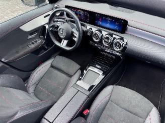 Mercedes Cla-klasse CLA Shooting Brake CLA 180 AMG Line Edition PANO VOL picture 3