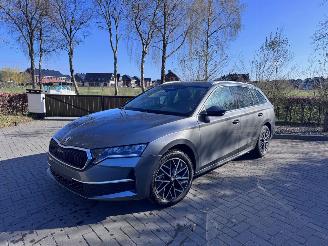 Coche accidentado Skoda Octavia Octavia Combi 1.5 TSI mHEV 150ps Camera Trekhaak Ambiance VOL! 2026/1