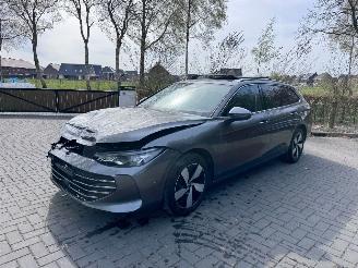 Volkswagen Passat Volkswagen Passat Variant 1.5 eTSI R-Line Panorama Trekhaak VOL! picture 19