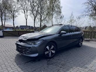 Volkswagen Passat Volkswagen Passat Variant 1.5 eTSI R-Line Panorama Trekhaak VOL! picture 17