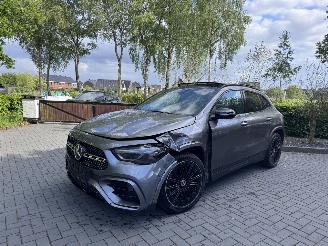 Vaurioauto  passenger cars Mercedes GLA Mercedes-Benz GLA 250e AMG PANO Trekhaak Camera Ambiance HUD VOL!! 2024/3