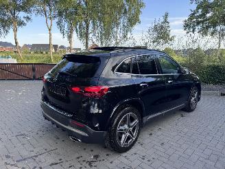 Mercedes GLA Mercedes-Benz GLA 180 AMG PANORAMA HUD Memorie Trekhaak Ambiance Massage VOL!! picture 2