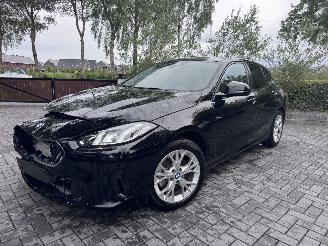 krockskadad bil auto BMW 1-serie BMW 120 1 Limousine 120 M Sport Camera Ambiance VOL 2026/1