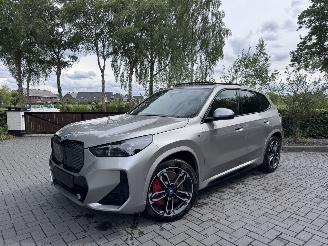 skadebil auto BMW iX1 iX1 20 eDrive M Sport PANO Camera Ambiance HUD  VOL!!! 2025/7