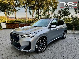 Unfallwagen BMW iX1 iX1 30 xDrive M Sport PANO HUD Frozen-Grey VOLL 2023/4