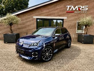 Vaurioauto  passenger cars Renault 5 5 E-Tech Electric 150 Comfort Range Iconic Five 2025/4