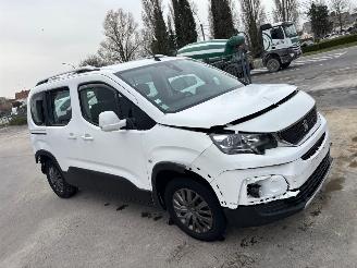 krockskadad bil auto Peugeot Rifter 5 SEATS 2019/3