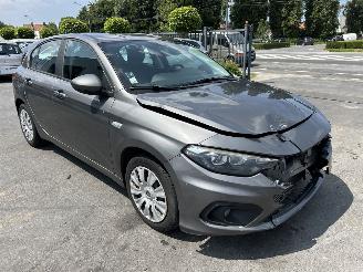 krockskadad bil auto Fiat Tipo  2017/1