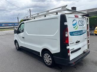 krockskadad bil bedrijf Renault Trafic  2019/8