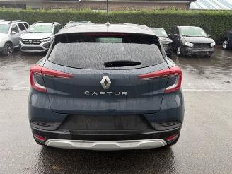 damaged passenger cars Renault Captur  2024/3
