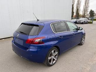 krockskadad bil auto Peugeot 308  2020/1
