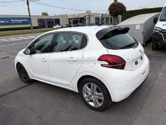 krockskadad bil auto Peugeot 208  2016/6
