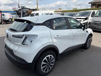 Unfallwagen Renault Captur  2024/9