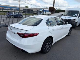 damaged passenger cars Alfa Romeo Giulia  2016/6