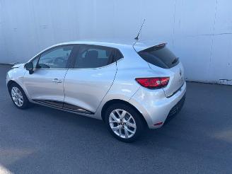 Vaurioauto  passenger cars Renault Clio LIMITED 2019/2