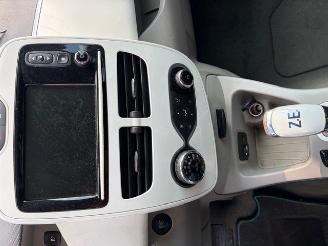 Renault Zoé WITH COCKPIT AND AIRBAGS picture 9