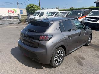 Damaged car Peugeot 208 STYLE 2023/11