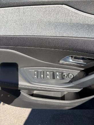 Peugeot 308  picture 8