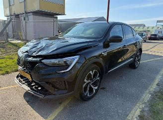 damaged passenger cars Renault Arkana E-TECH 1.6 Hybrid 145 Techno 2024/2