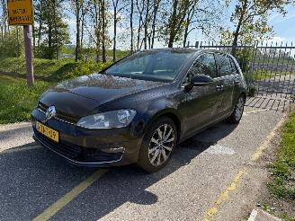 Damaged car Volkswagen Golf 1.4 TSI ACT Highline 2014/4
