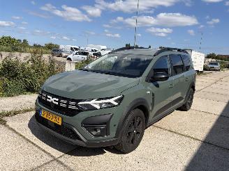 Vaurioauto  passenger cars Dacia Jogger 1.0 TCe 100 ECO-G Extreme 7p. Lpg 2023/2