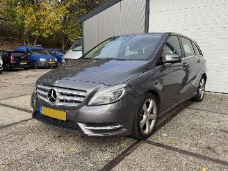 Schadeauto Mercedes B-klasse B200 Automaat NAP Origineel NL! 2013/1