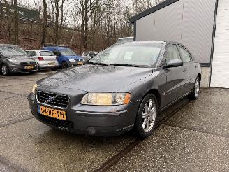 Coche accidentado Volvo S-60 2.0T MOMENTUM AUTOMAAT! RIJDBAAR 2005/1