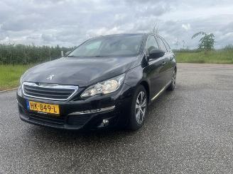 Coche accidentado Peugeot 308 1.2 PureTech Blue Lease Executive  PANORAMADAK 2015/12